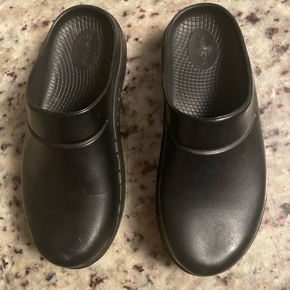 OOFOS Clogs